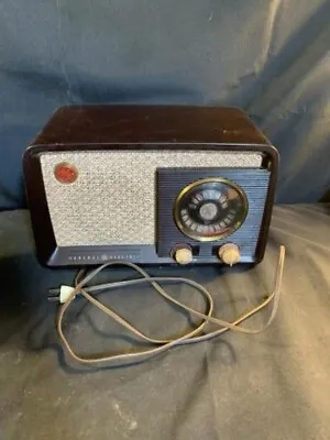 Vintage General Electric Model 210 Bakelite AM/FM Vacuum Tube Radio UNTESTED • $50