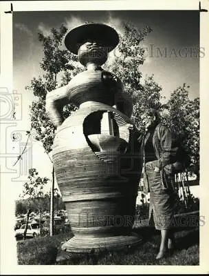 1986 Press Photo Marjorie White Williams With  Lady Albany  Sculpture New York • $19.99