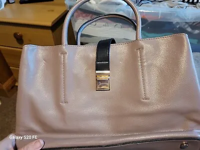 Ladies Pink H&M Medium Handheld Handbag • £3.50