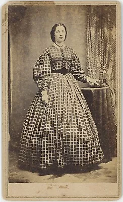 Young Lady Holding Daguerreotype Case Full Length 1860s CDV Carte De Visite V923 • $19.50