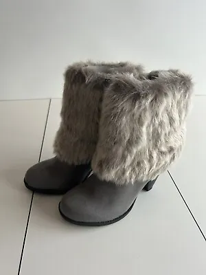 Avenue Vintage Gray Suede Grey Fur Boots Size 8W • $17.57
