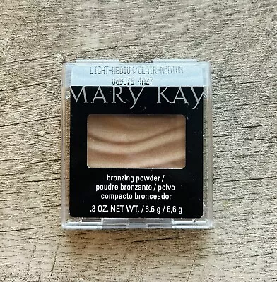 MARY KAY Bronzing Powder Light-Medium .3oz 069076 Discontinued  • $32.98