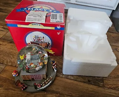 Macy's Thanksgiving Day Parade 2005 Musical Waterglobe 79th Anniversary • $69.99