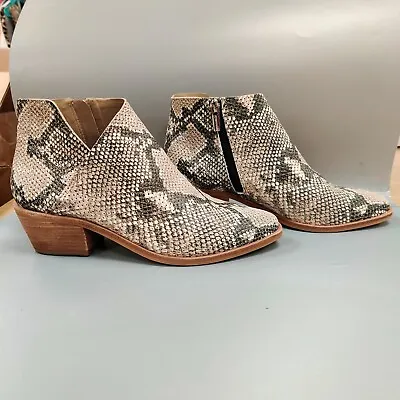 $150 VINCE CAMUTO Arendara Booties Side Zip Neutral Snake Print Leather Size 9 • $40