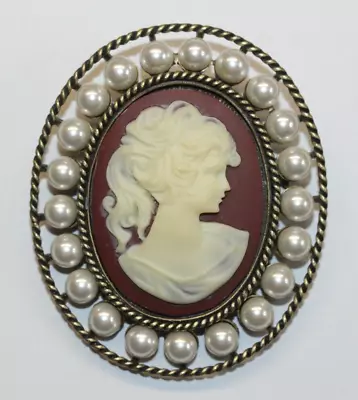 Vintage Cameo Large Brooch Pin Pendant Gold Tone Pearls Halo • $9.99