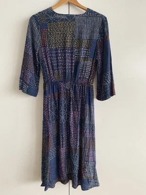 $50 • Buy Gorman Size 8 Dress Blue & Multi Patterned VGC Designer