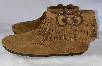 Minnetonka Hello Kitty Fringe Zip Ankle Bootie Moccasins Suede Brown Girls 3 • $19.99