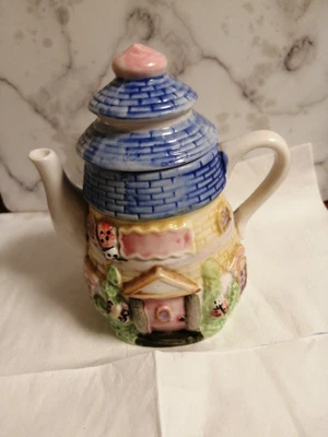 £1.30 • Buy Novelty Cottage Style Teapot.