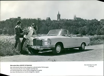 Mercedes-Benz 280 SE 3.5 Cabriolet - Vintage Photograph 2987044 • $13.90