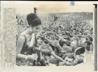 1966 Press Photo  Miss World  Reita Faria Visits American Servicemen Vietnam • $16.99