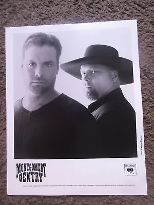 MONTGOMERY GENTRY 2000 COLUMBIA NASHVILLE 8 X10  B&W PUBLICITY PHOTO RARE NM • $4.49