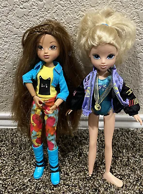 Nice Lot Of 2 MGA Moxie Girlz Dolls With Outfits 1 Blonde 1 Brown Haired • $12.99