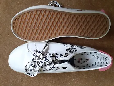 2015 WOMENS/GIRLS  DISNEY  WHITE MICKEY MOUSE TRAINERS -  Size 3UK • £10