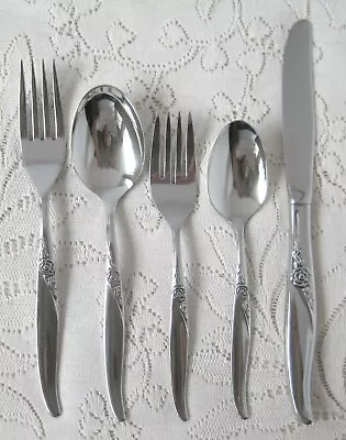 WM A Rogers / Oneida 5 Piece Place Setting LA ROSE • $31.49