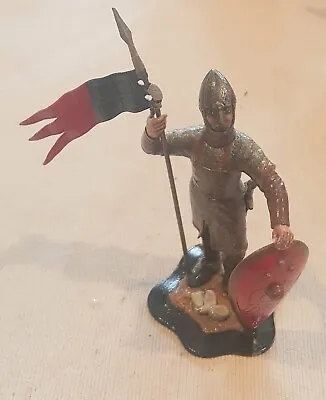 90mm Painted  Metal Figure Post Militaire. NORMAN / SAXON STANDARD BEARER.  • £14.95