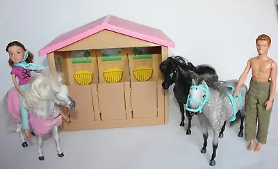 £29.99 • Buy Pony Parade Horse Stable And 3 Horses Ponies , Rosette Barbie Doll Toy Bundle