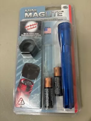 Mini Maglight Flashlight - Blue • $22.99