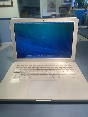 Apple MacBook 13  A1342 2.26GHz Intel Core 2 Duo 4GB RAM 120GB SSD Late 2009 • $50