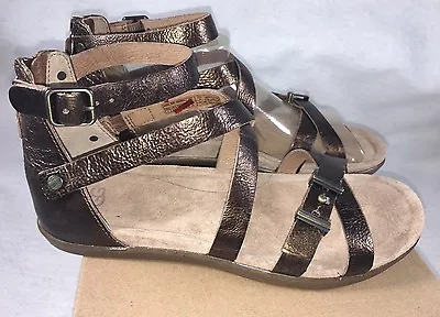 UGG WOMEN'S CHERIE GOLD Metallic PONY BROWN LEATHER GLADIATOR SANDALS 1009851 • $44.99