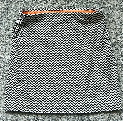 Tigerlily Black & White Chevron Zig-Zag Striped Stretch Mini Skirt Size 8 EUC • $18.99
