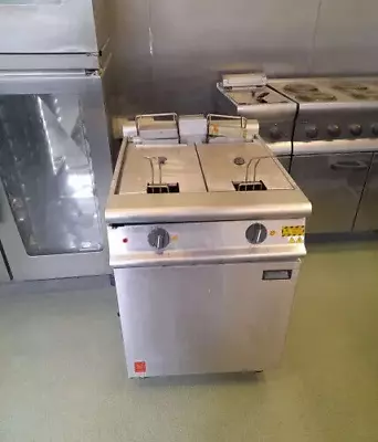 Falcon Dominator Twin Tank Free Standing Electric Fryer • £800