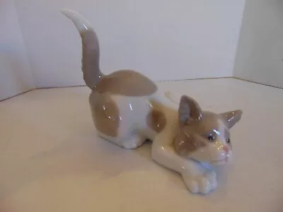 Retired Lladro Cat Glazed Porcelain Attentive Cat 5112 Figurine • $49.99