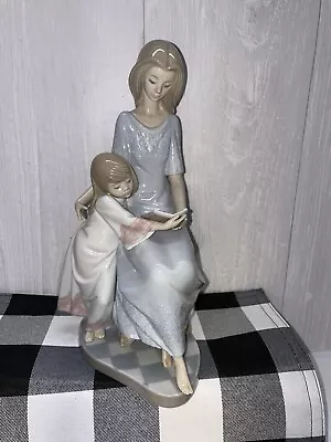 LLADRO Bedtime Story #5457 Mother Daughter Sitting And Reading Large Figure Chip • $75