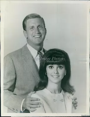1966 That Girl Star Actress Marlo Thomas Ted Bessell Steady Career Wirephoto 7X9 • $9.99