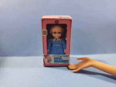  1:6 Miniature Doll Box Mrs Beasley For Kelly Diorama Fits Barbie NO REAL DOLL • $1.79