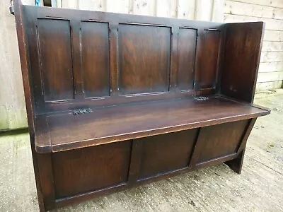 EARLY 20thC OAK PANELLED PEW STYLED STORAGE SETTLE OF A SMALLER SIZE. • £179
