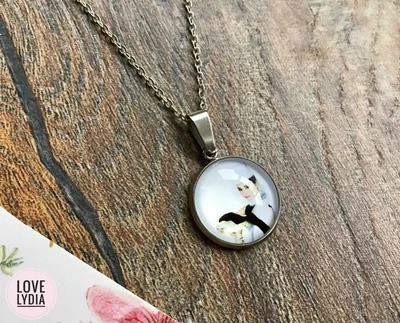 $19.52 • Buy HANDMADE Audrey Hepburn White Glamour Retro Vintage Style Silver Colour Necklace