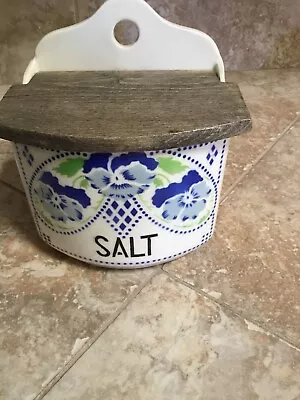 UNIQUE VINTAGE CERAMIC SALT BOX. Made In Czevhosovakia • $14.99