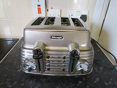 De'Longhi CTZ4003BG 4 Slice Toaster Scultura 1800W With Defrost Function • £19.99