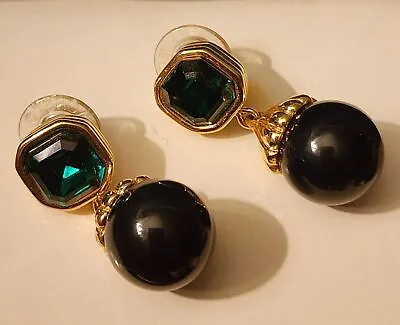 Stunning VINTAGE Monet GoldTone Dangle EMERALD Green & Black Pearl Drop EARRING • $31.11