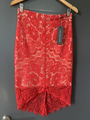 $26 • Buy Elle Zeitoune Red Lace Skirt Size 12