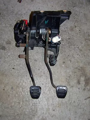 2006 FORD MUSTANG HYDRAULIC CLUTCH And BRAKE PEDAL ASSEMBLY OEM • $224.95