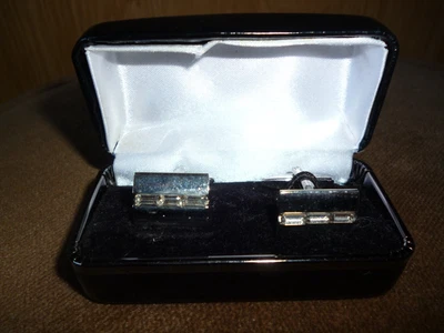 £3.50 • Buy Contemporary Pair Of Silver Coloured Metal Cufflinks With Diamante Inclusions