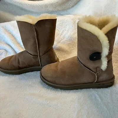 UGG Australia 5803 Bailey Button II Boots Women's Size US 6 Chestnut Slip On • $30