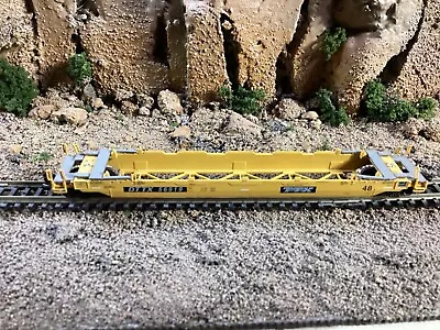 N Scale Roundhouse Husky Stack Well Car DTTX TTX TRAILER TRAIN  Mag Cplrs • $9.50