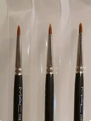 MAC *209 EYE LINER BRUSH* / New In Sleeve / DISCONTINUED • $16.50