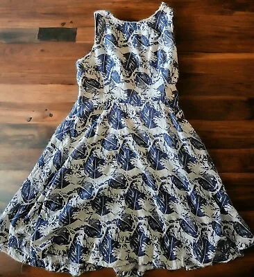 Womens Back Zip ESLEY Scalloped Trim Stitched Print Dress Cream Blue Size Large • $22