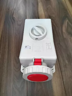 £58 • Buy Lewden 63A Switched Interlock Socket 4 Pin 3P+E IP67 415V 63Amp 3 Ph PM63/3408
