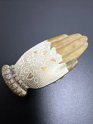 Vintage 1940s Volupte White Enamel Lace Glove Hand Compact - No Mirror And Puff • $199