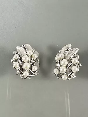 CROWN TRIFARI Vintage Silver Tone Leaf Faux Pearls & Rhinestone Clip On Earrings • $9.99