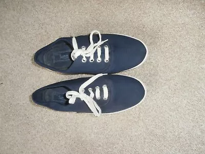 Deck Style Shoes • £5