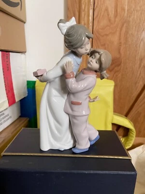 £12 • Buy Nao By Lladro Children Figurine With Present Daisa 1990
