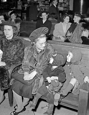 1941 Christmas Rush Crowd Bus Station DC Vintage Old Photo 8.5  X 11  Reprint • $13