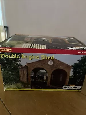 Hornby Skaledale 'oo' Scale R8637 Double Engine Shed • £15