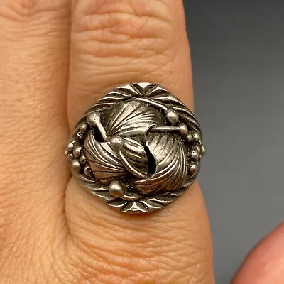Vintage Navajo Leaves Sterling Silver Ring Size 9 • $115
