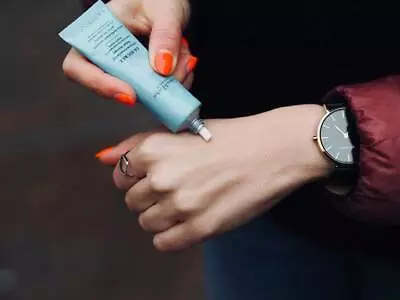 £9.99 • Buy Crabtree & Evelyn La Source Hand Therapy Hand Cream 25g - Handbag Size